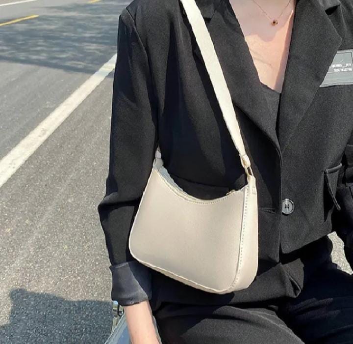 HALFMOON CROSS BODY PINK