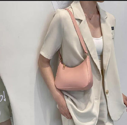 HALFMOON CROSS BODY PINK