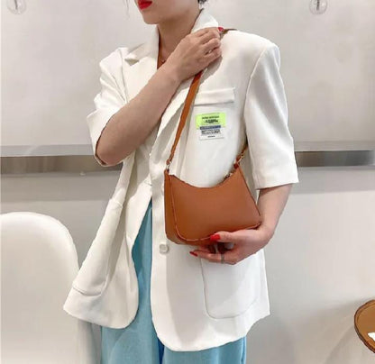 HALFMOON CROSS BODY PINK